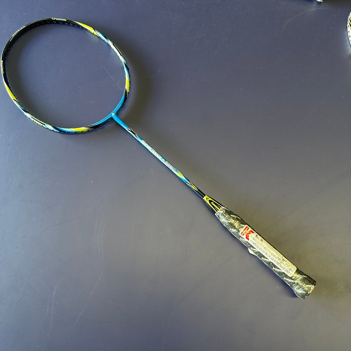 CLEARANCE SALE Kawasaki Carbon Fiber Badminton Racket (clearance model, can be strung up to 28lbs)Including strings