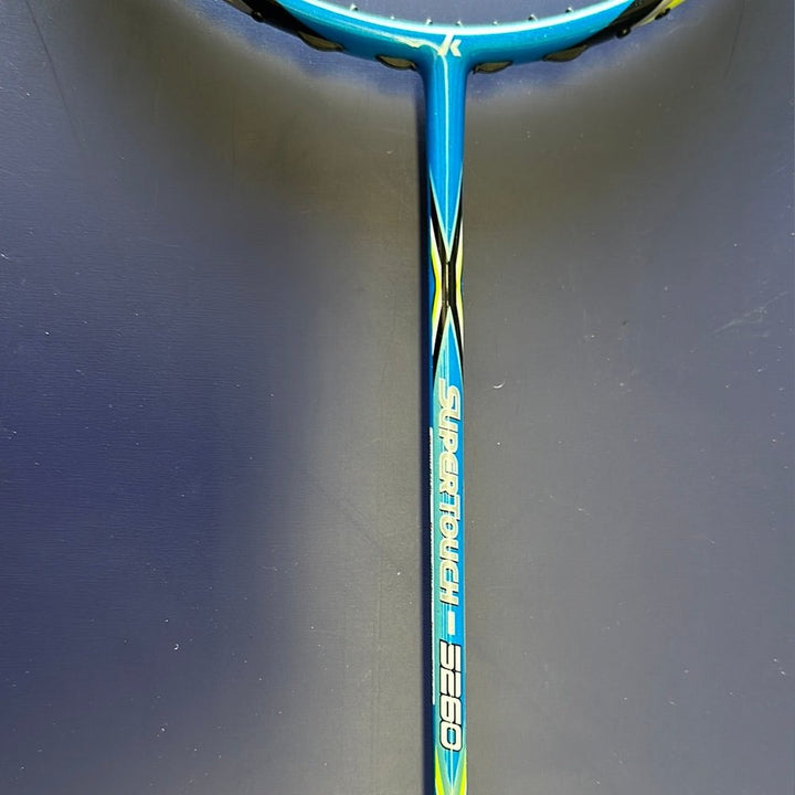 CLEARANCE SALE Kawasaki Carbon Fiber Badminton Racket (clearance model, can be strung up to 28lbs)Including strings