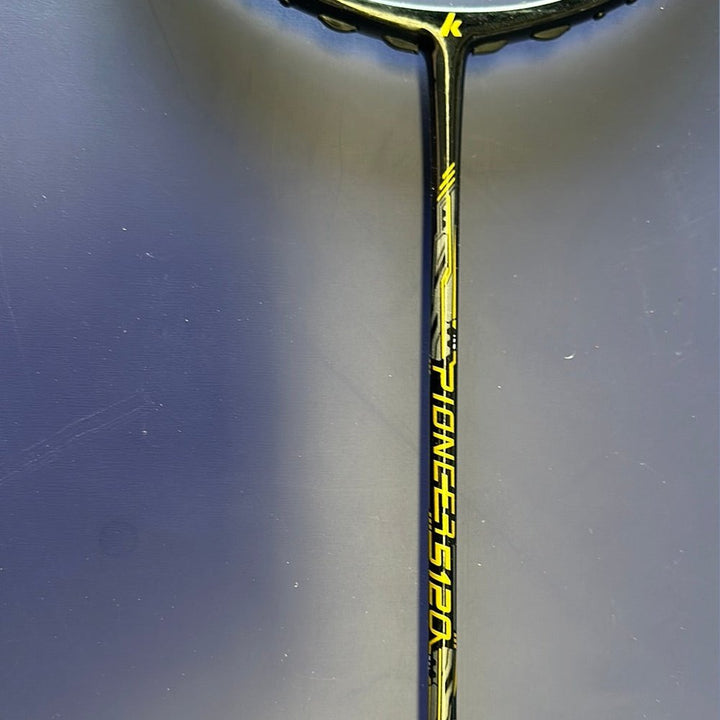 CLEARANCE SALE Kawasaki Carbon Fiber Badminton Racket (clearance model, can be strung up to 28lbs)Including strings