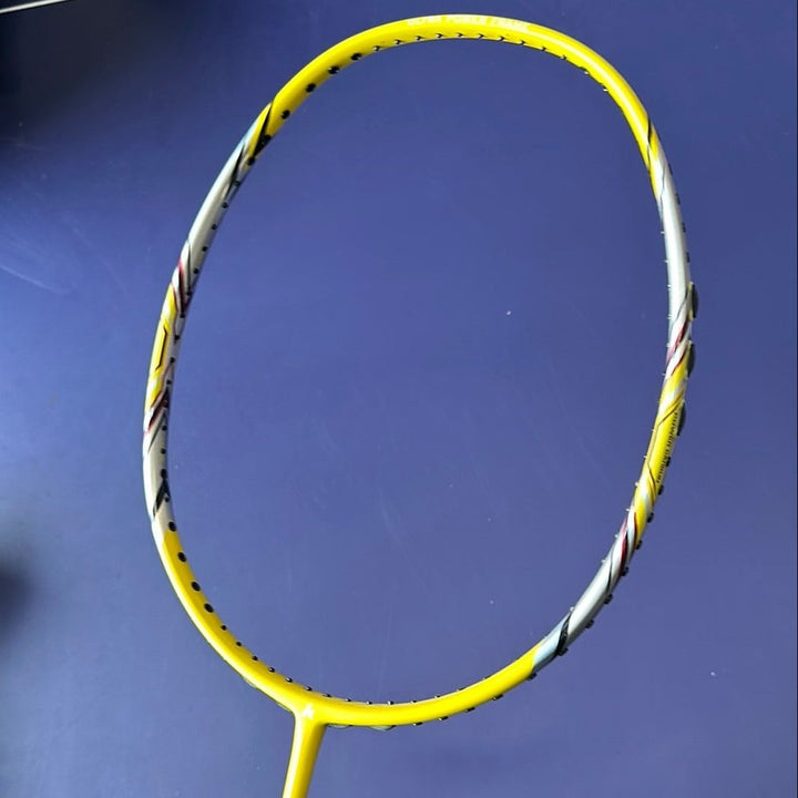 CLEARANCE SALE Kawasaki Carbon Fiber Badminton Racket (clearance model, can be strung up to 28lbs)Including strings