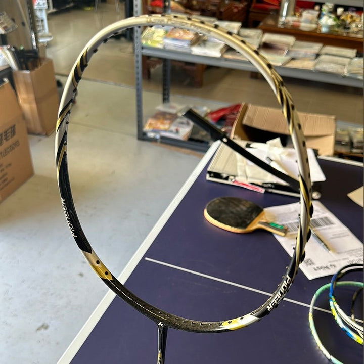 CLEARANCE SALE Kawasaki Carbon Fiber Badminton Racket (clearance model, can be strung up to 28lbs)Including strings