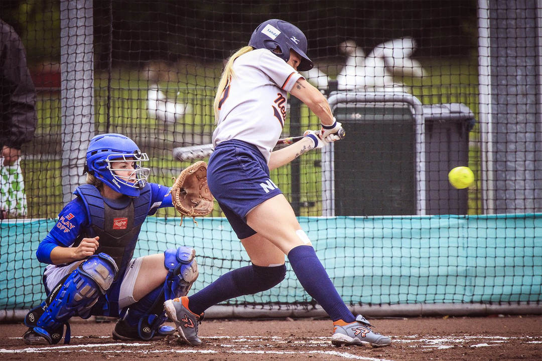 WHAT ARE THE DIFFERENCES BETWEEN BASEBALL AND SOFTBALL?