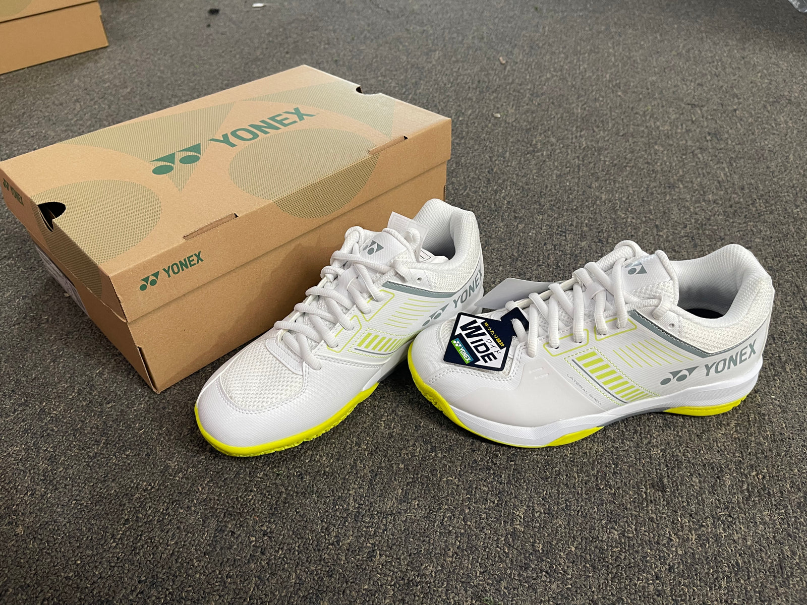YONEX Power Cushion Strider Flow Wide SHBSF1WEX White/Lime badminton shoes